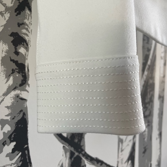 White House Black Market white blazer with ruffled collar. Size 6. - Picture 5 of 10